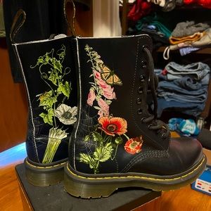 Wild Botanics Dr. Marten’s combat boots, Women’s size 5, EU 36.